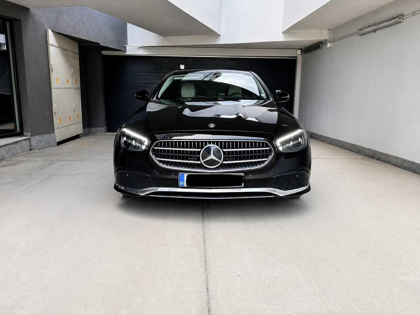Mercedes-Benz E 220 Проверка в Силвър Стар, снимка 3 - Автомобили и джипове - 54390924