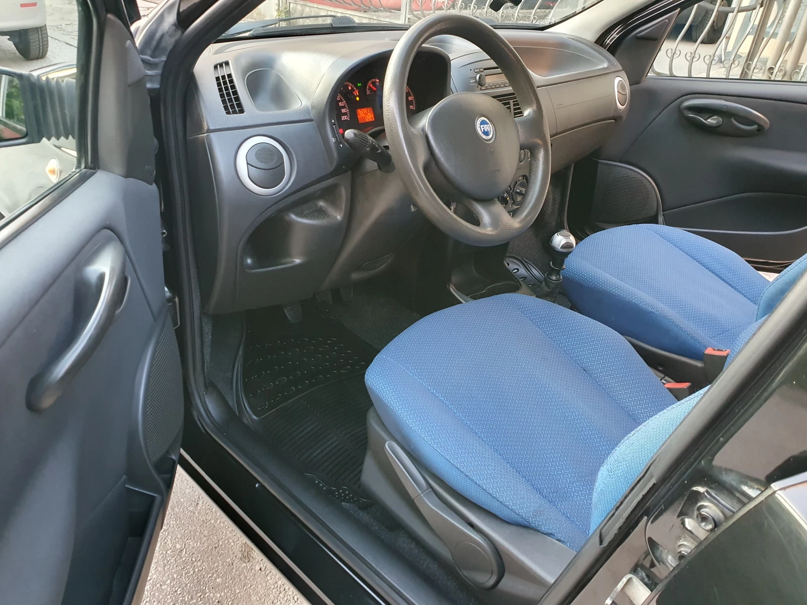 Fiat Punto 1.2i КЛИМАТИК!, снимка 10 - Автомобили и джипове - 54422109