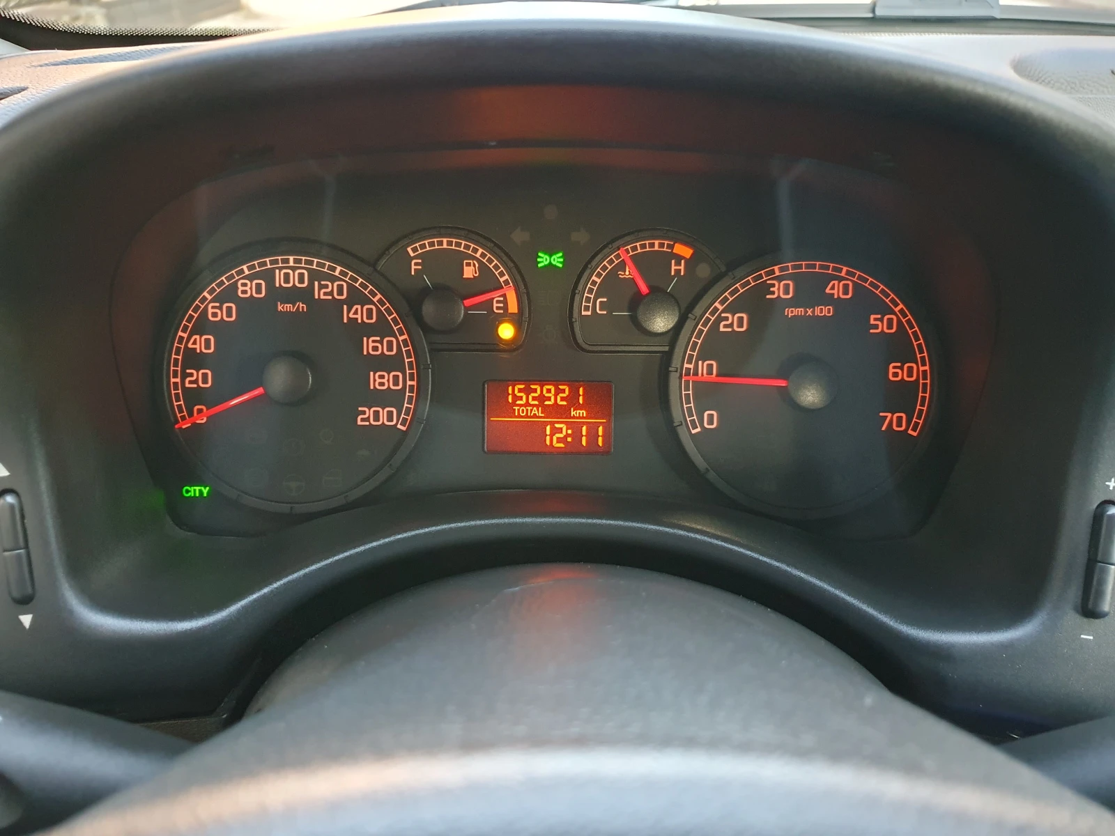 Fiat Punto 1.2i КЛИМАТИК!, снимка 15 - Автомобили и джипове - 54422109