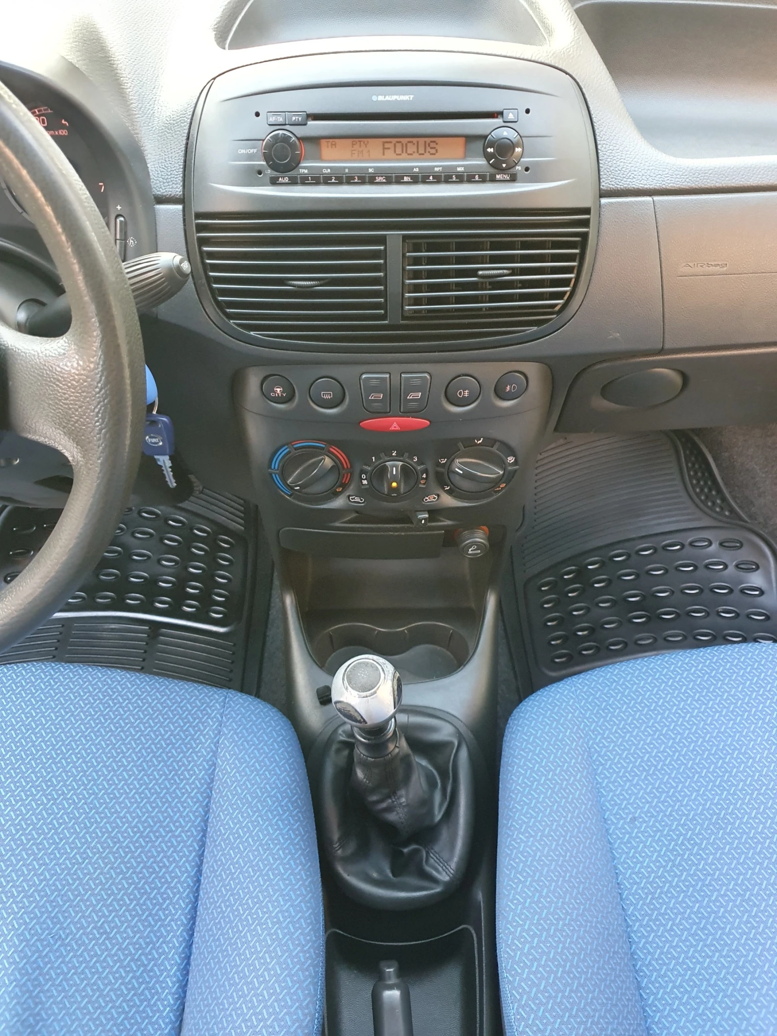 Fiat Punto 1.2i КЛИМАТИК!, снимка 14 - Автомобили и джипове - 54422109
