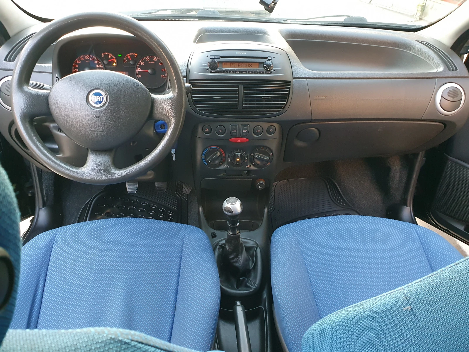 Fiat Punto 1.2i КЛИМАТИК!, снимка 13 - Автомобили и джипове - 54422109
