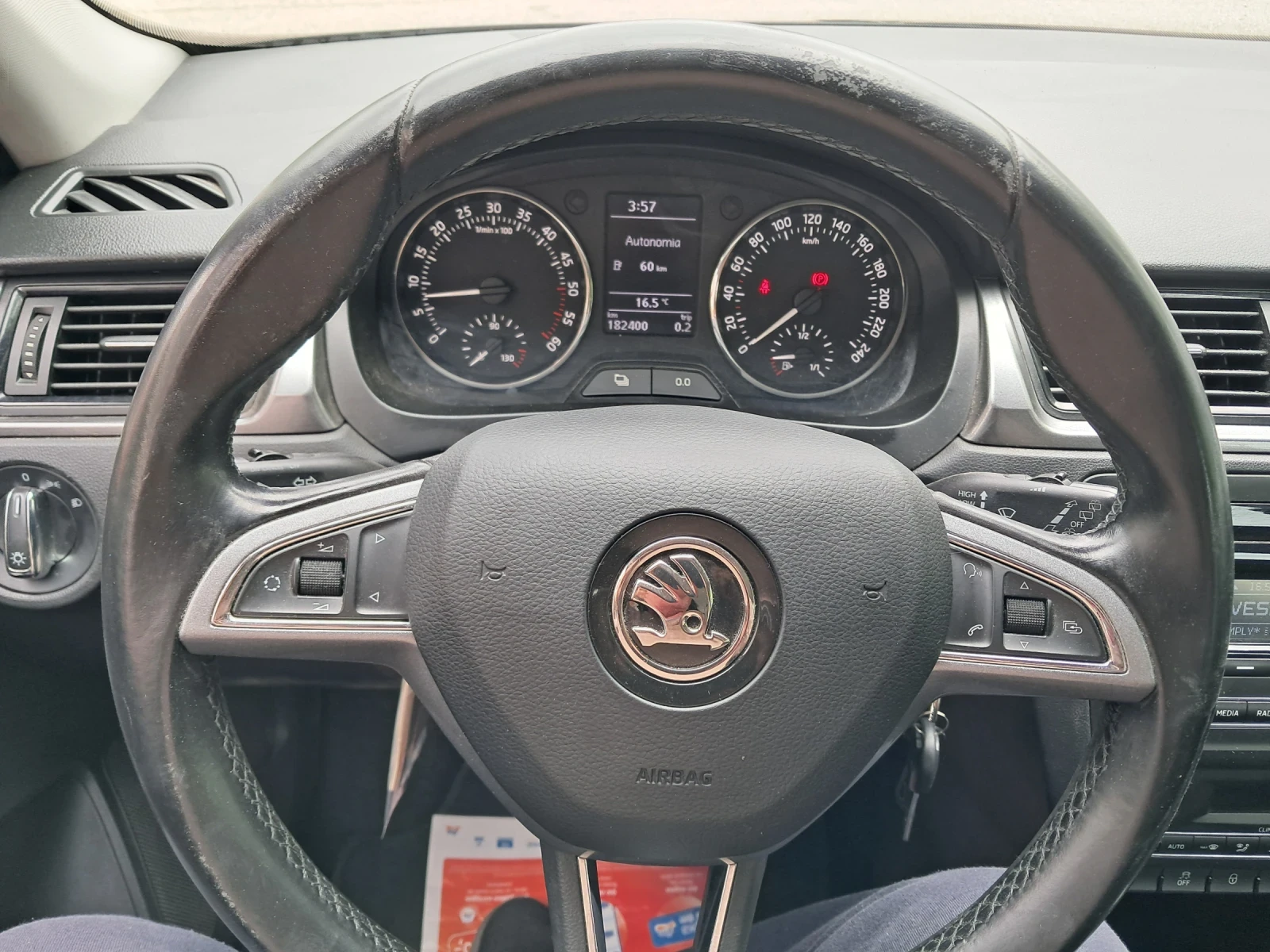 Skoda Rapid 1.6TDI 90 ks, снимка 12 - Автомобили и джипове - 54588443