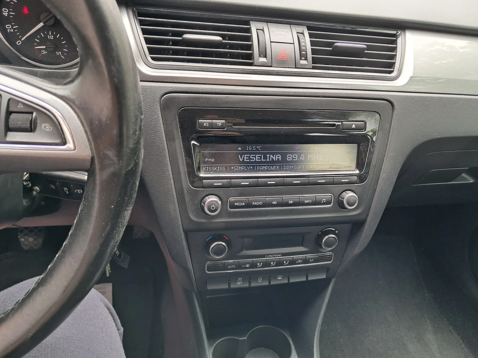 Skoda Rapid 1.6TDI 90 ks, снимка 13 - Автомобили и джипове - 54588443