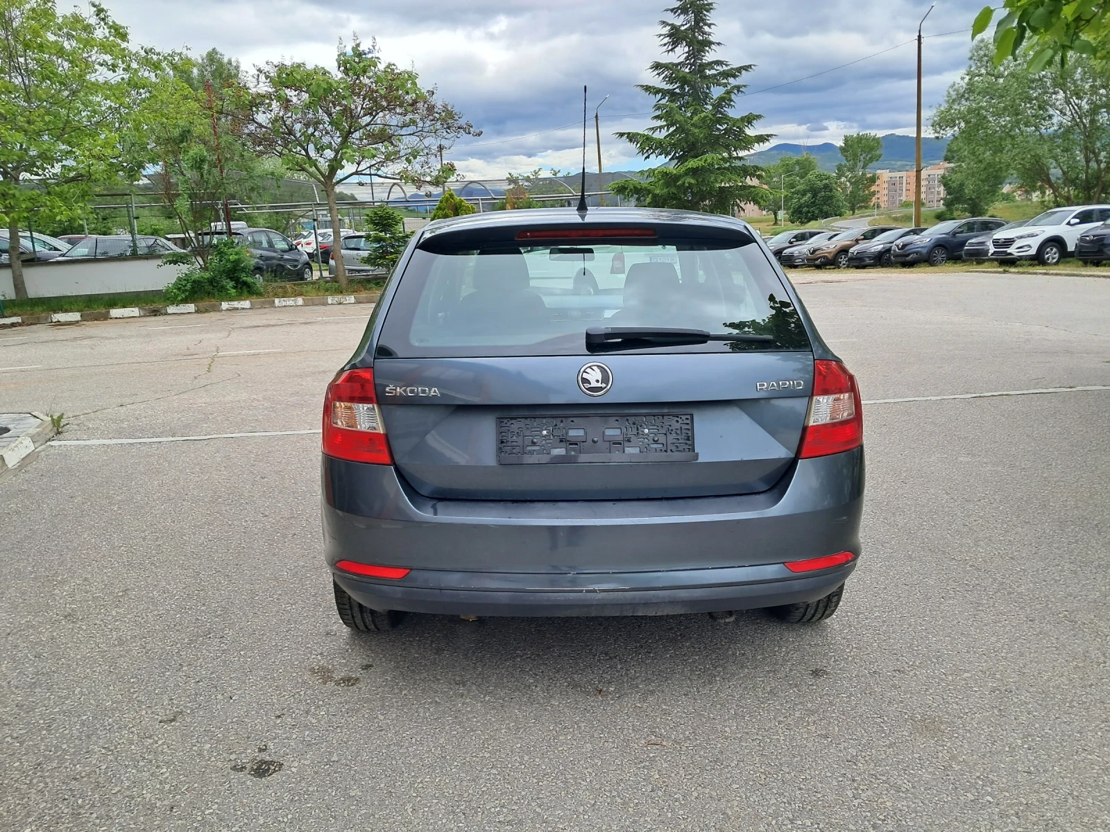 Skoda Rapid 1.6TDI 90 ks, снимка 5 - Автомобили и джипове - 54588443