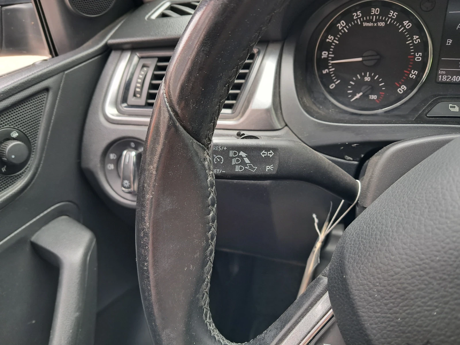 Skoda Rapid 1.6TDI 90 ks, снимка 14 - Автомобили и джипове - 54588443