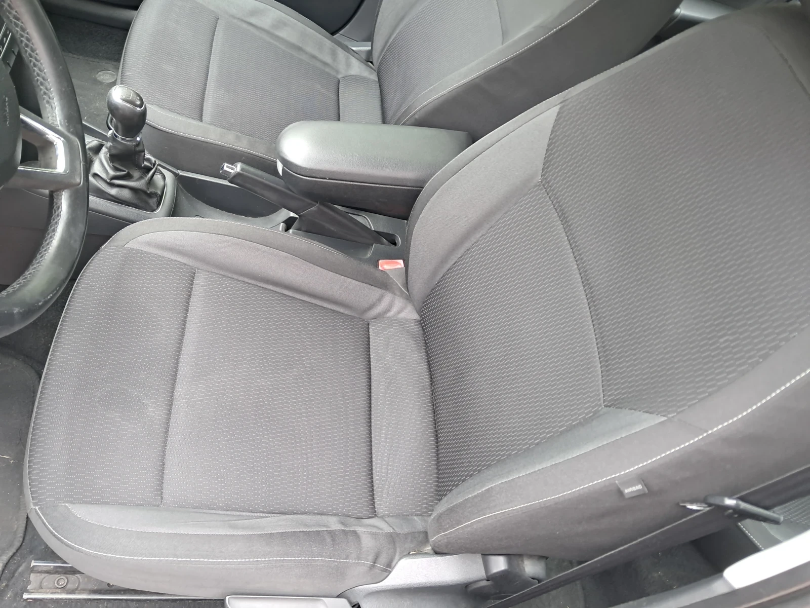 Skoda Rapid 1.6TDI 90 ks, снимка 10 - Автомобили и джипове - 54588443