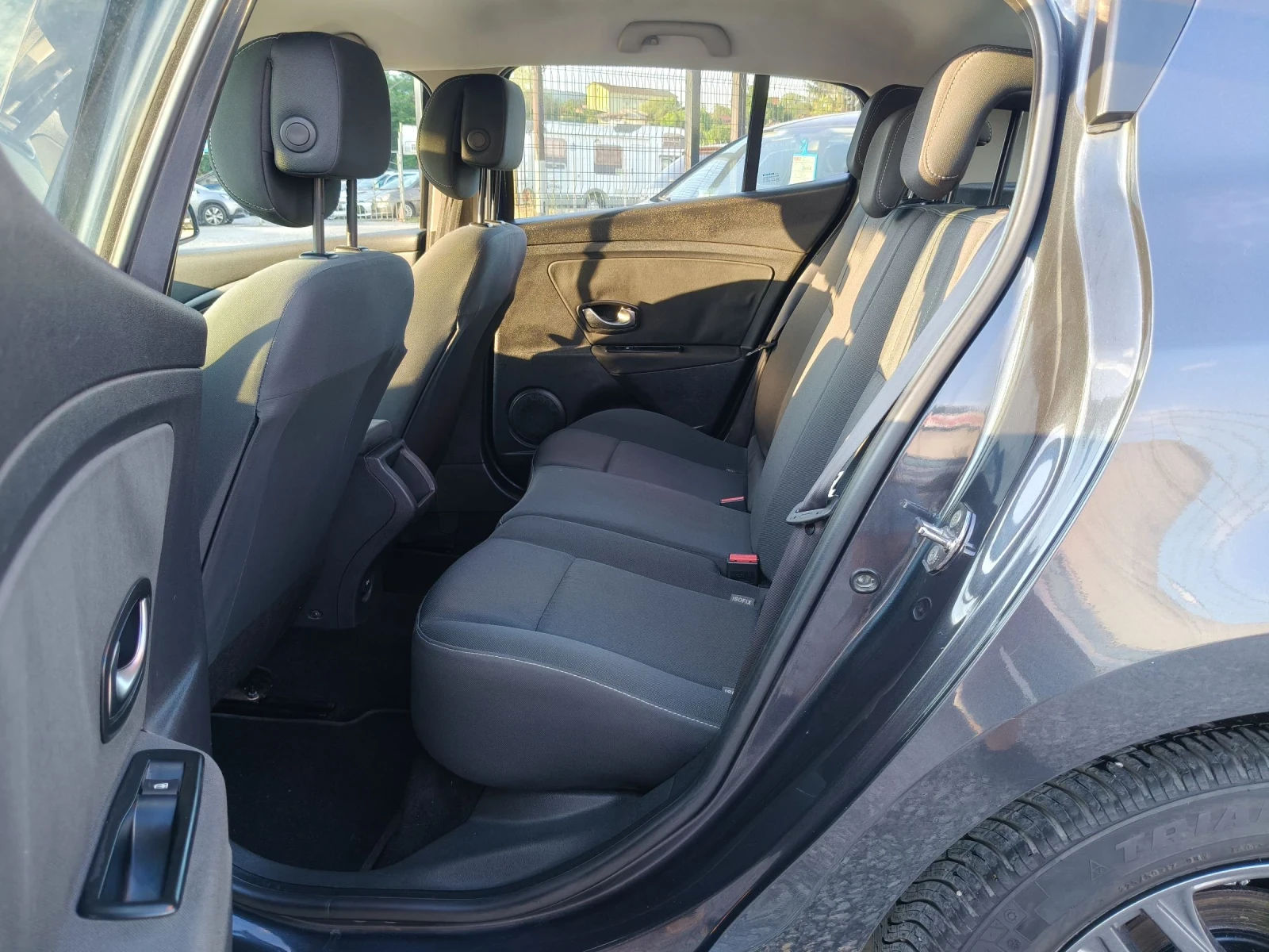 Renault Megane 1.5dci TOP, снимка 11 - Автомобили и джипове - 55193049
