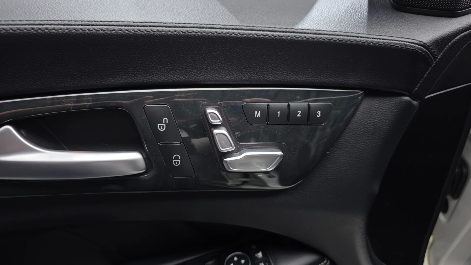 Mercedes-Benz CLS 400, снимка 12 - Автомобили и джипове - 55414772