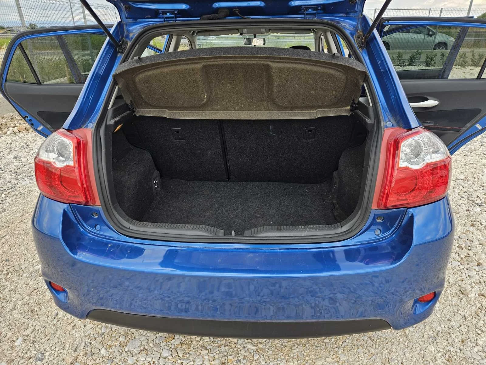 Toyota Auris 2.0 D4D Navi Евро 5, снимка 10 - Автомобили и джипове - 55450921
