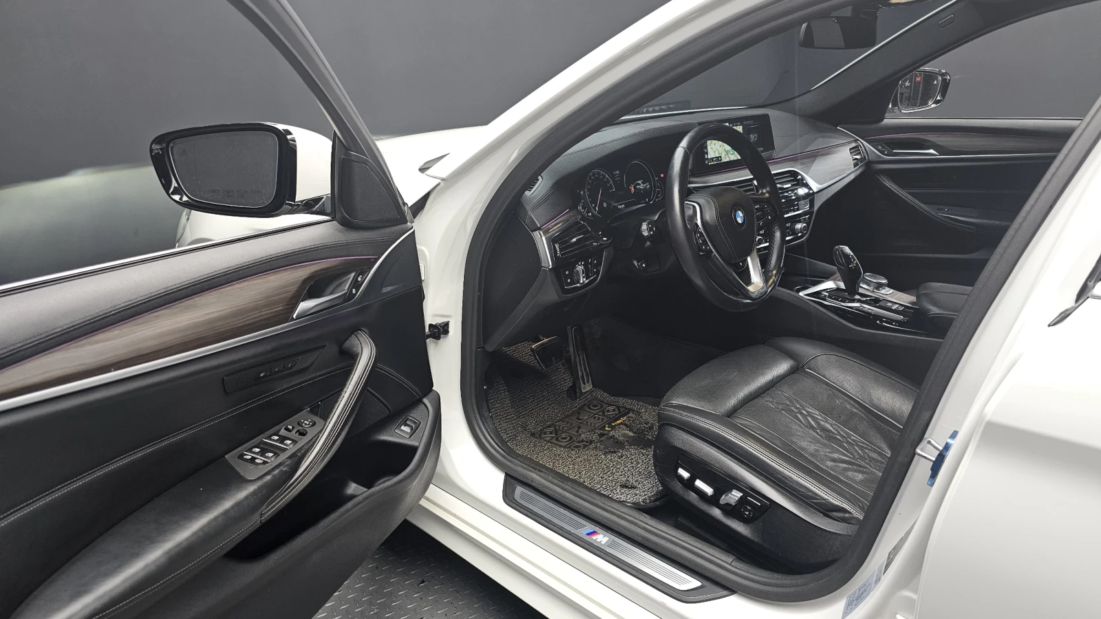 BMW 530 360* ЕЛ. БАГАЖНИК* HUD* BLIND SPOT* КРАЙНА ЦЕНА, снимка 10 - Автомобили и джипове - 55593843