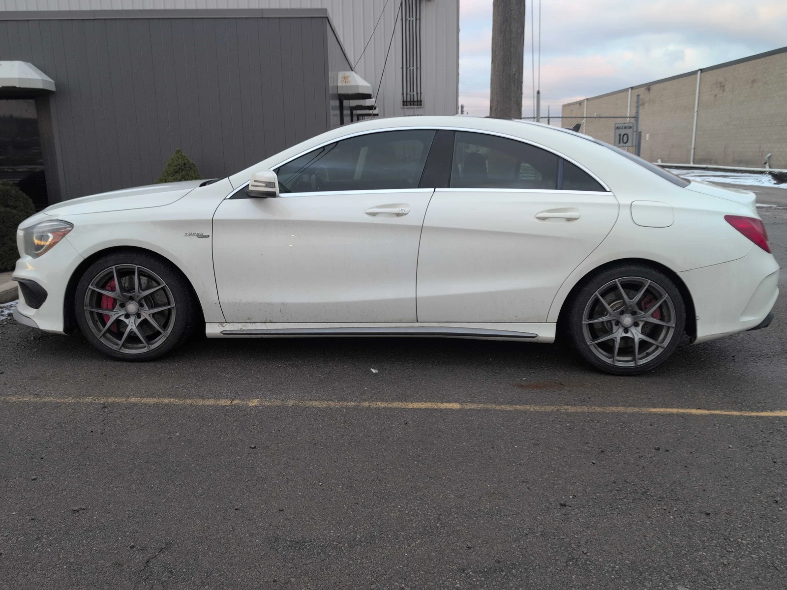 Mercedes-Benz CLA 45 AMG 4MATIC * CARPLAY* ПАНОРАМА* ПОДГРЕВИ* , снимка 4 - Автомобили и джипове - 56056489