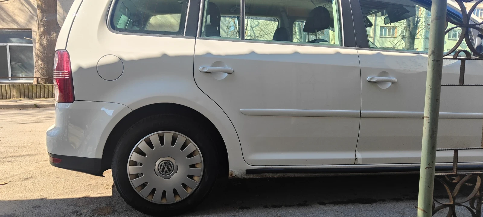 VW Touran, снимка 3 - Автомобили и джипове - 56346236
