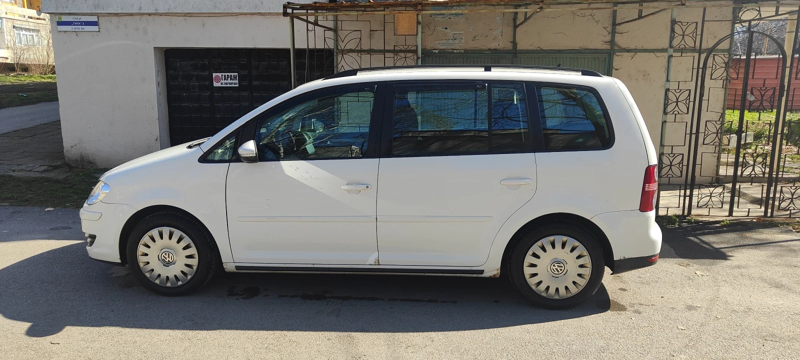 VW Touran, снимка 9 - Автомобили и джипове - 56346236