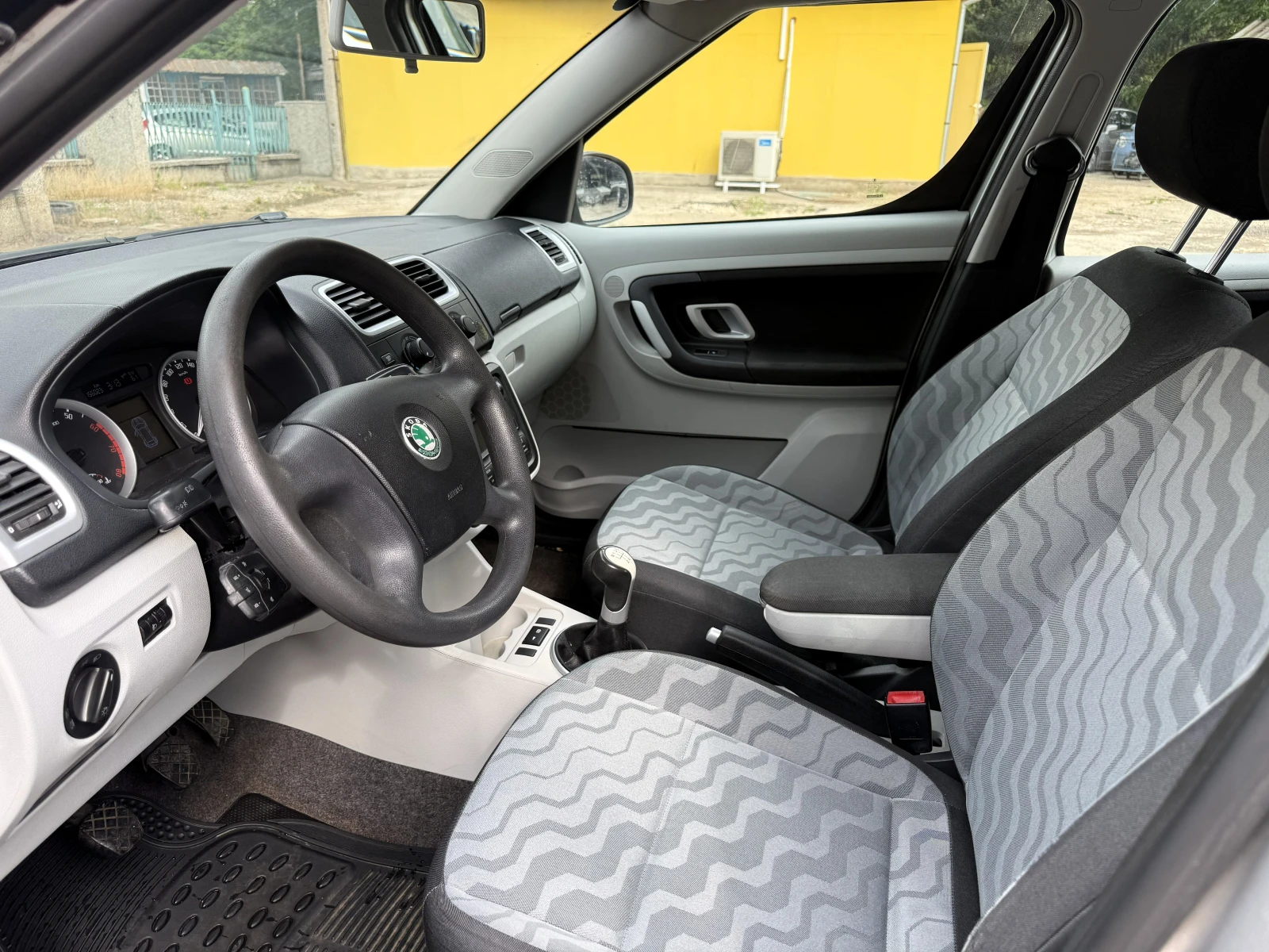 Skoda Roomster 1.2 HTP 12V 70 �.�. | Mobile.bg � ����������� 9