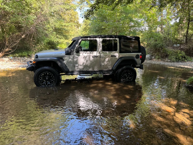 Jeep Wrangler Unlimited Sport, снимка 2 - Автомобили и джипове - 51259684