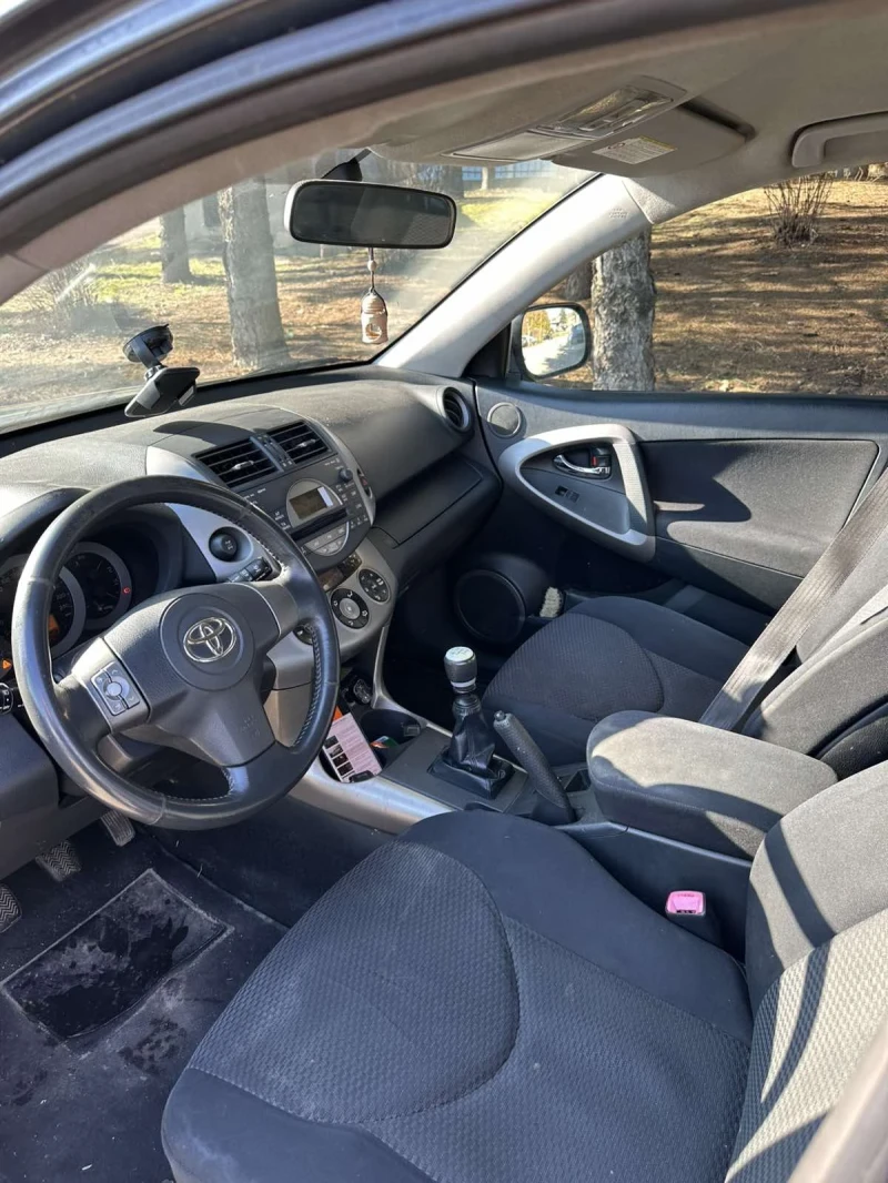 Toyota Rav4 2.2 D4D, снимка 11 - Автомобили и джипове - 48714558