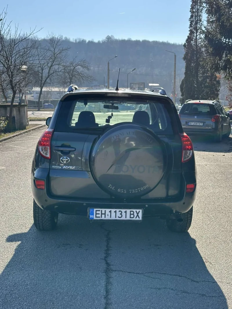 Toyota Rav4 2.2 D4D, снимка 4 - Автомобили и джипове - 48714558