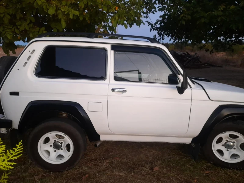 Lada Niva, снимка 4 - Автомобили и джипове - 52160217