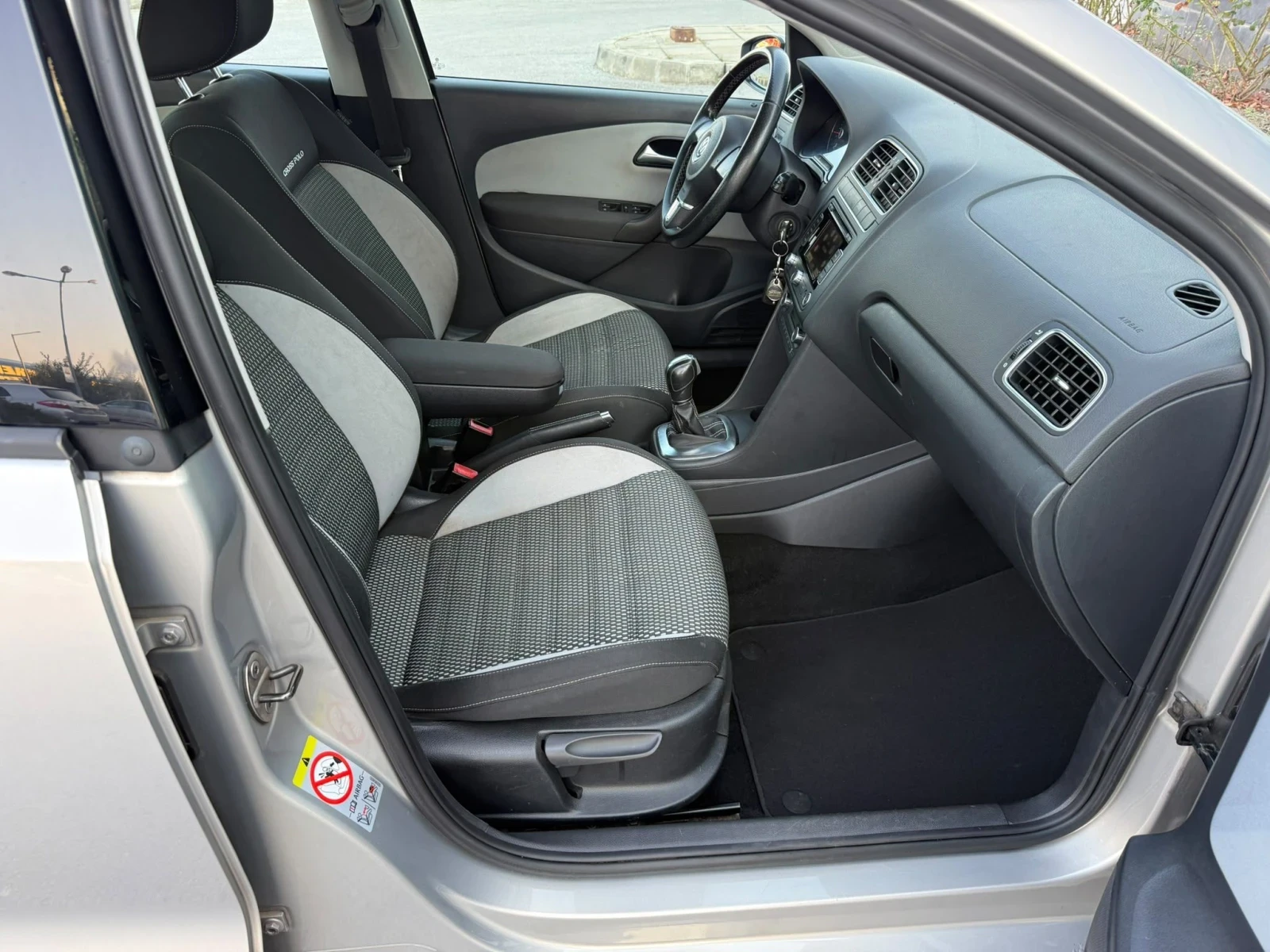 VW T-Cross 1600 TDI, снимка 11 - Автомобили и джипове - 56134593