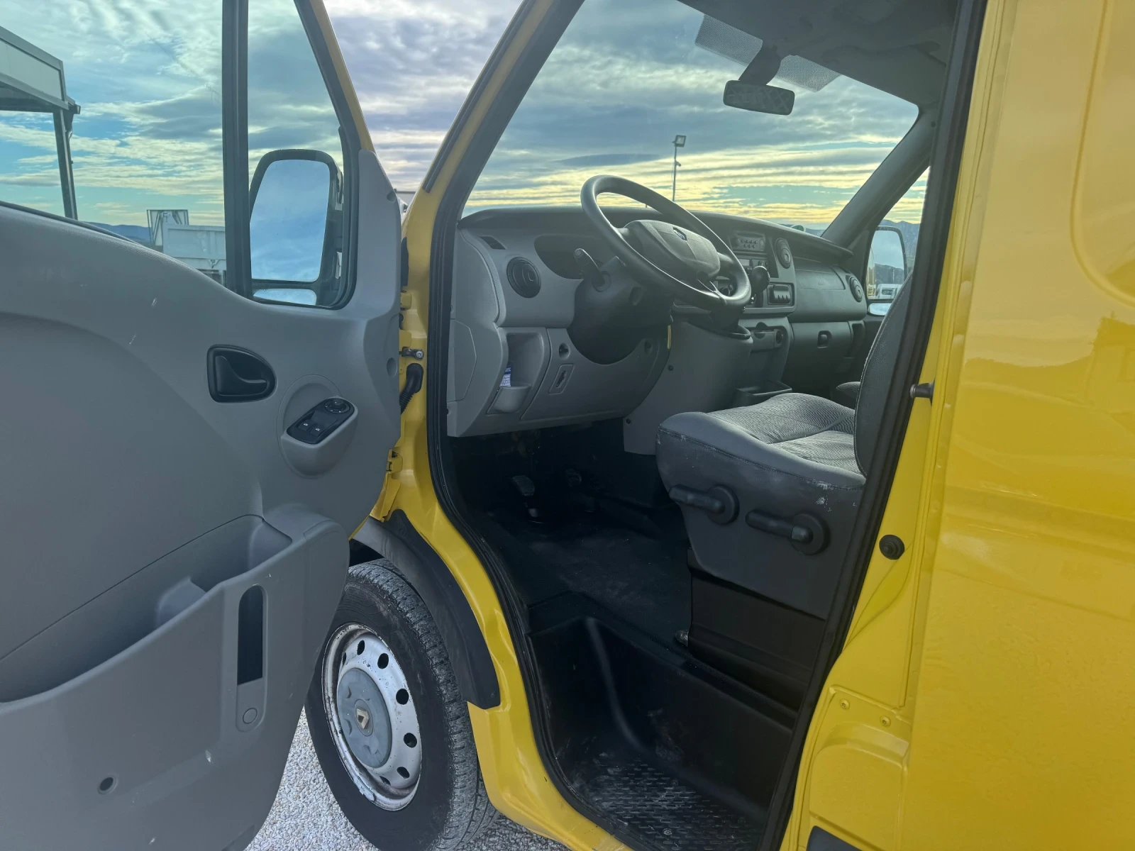 Renault Master 2.5 150ks - изображение 10