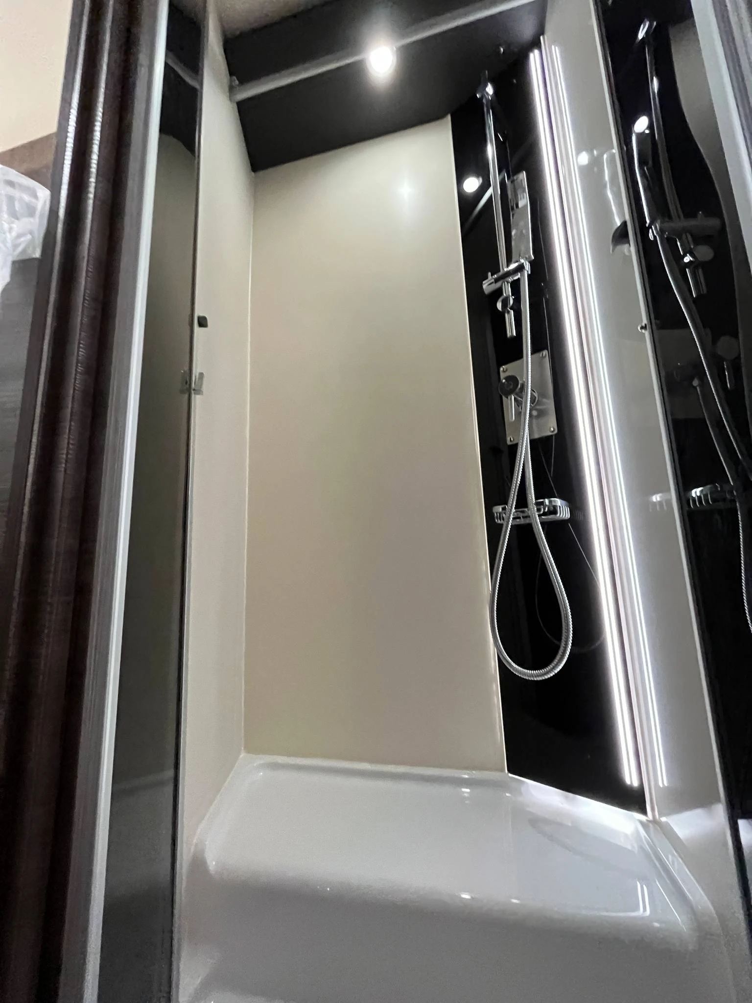 Кемпер McLouis 165к.с. Тента;Солар;Медия;Камера;LED Limited - изображение 8
