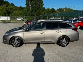 Toyota Auris 1.33i Sports Tourer, снимка 2