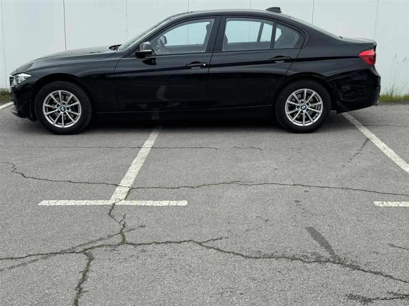 BMW 318 Sedan, снимка 3 - Автомобили и джипове - 45763782