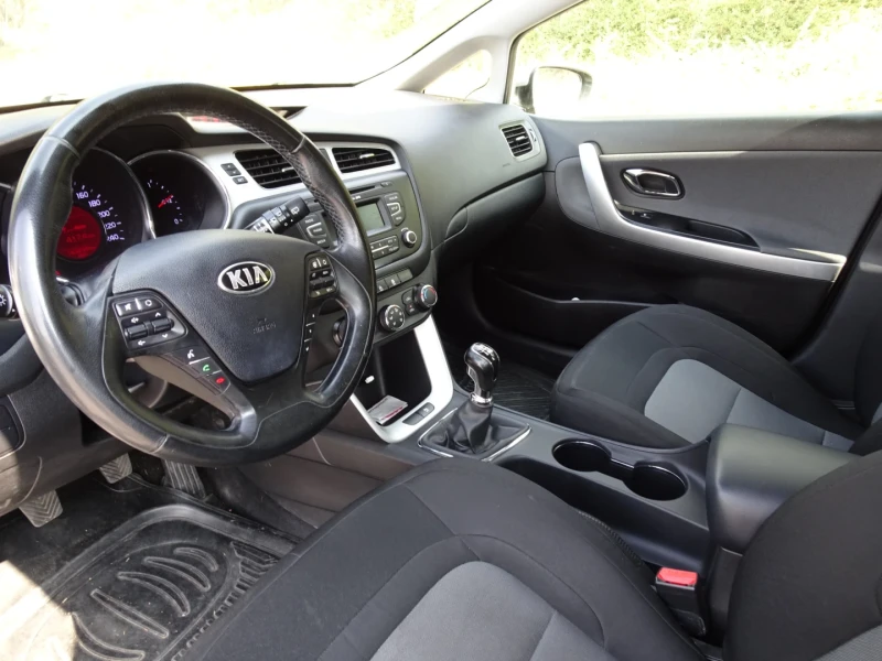 Kia Ceed 1.4i, снимка 9 - Автомобили и джипове - 47872136