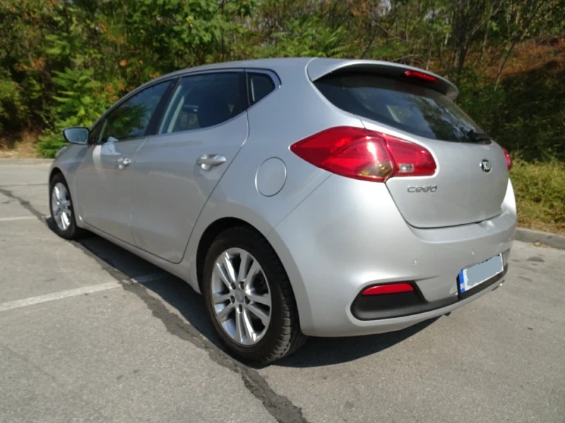 Kia Ceed 1.4i, снимка 7 - Автомобили и джипове - 47872136