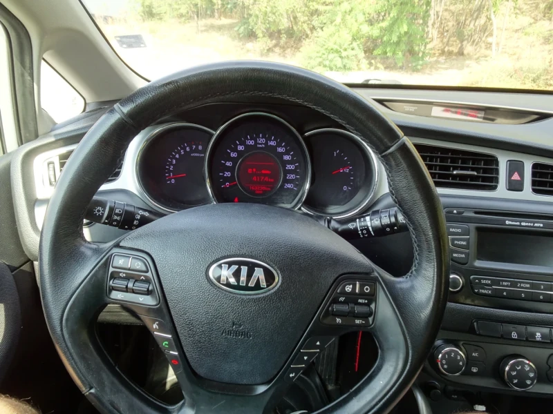 Kia Ceed 1.4i, снимка 8 - Автомобили и джипове - 47872136