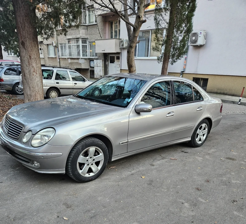 Mercedes-Benz E 220, снимка 2 - Автомобили и джипове - 48574849