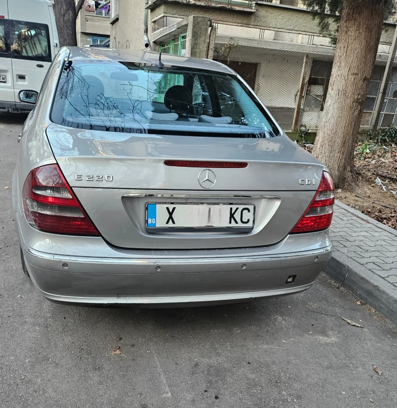 Mercedes-Benz E 220, снимка 3 - Автомобили и джипове - 48574849