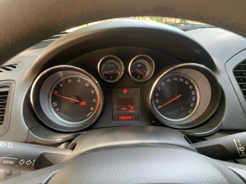 Opel Insignia, снимка 10 - Автомобили и джипове - 50732109