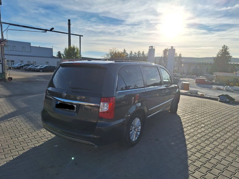 Lancia Voyager 2.8 kub. 174 k., снимка 5 - Автомобили и джипове - 52309901