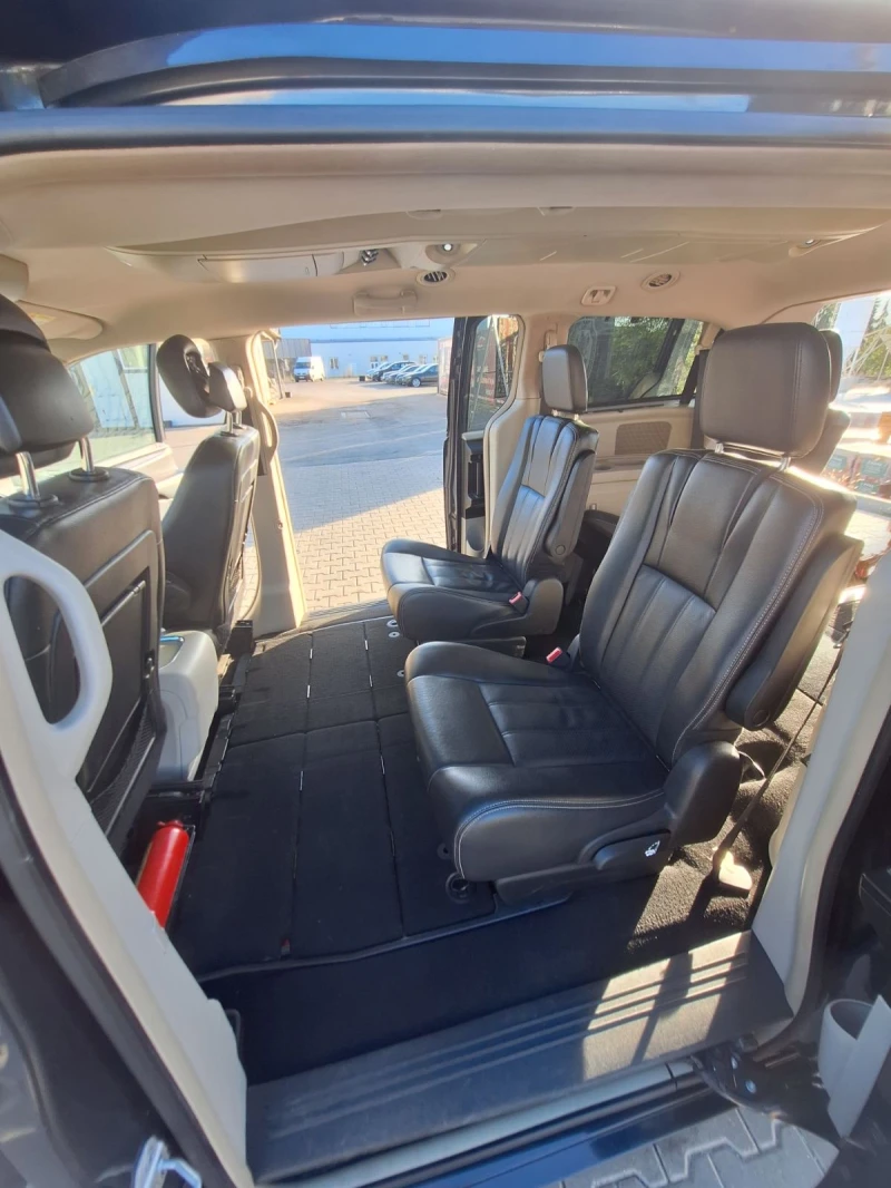 Lancia Voyager 2.8 kub. 174 k., снимка 12 - Автомобили и джипове - 52309901