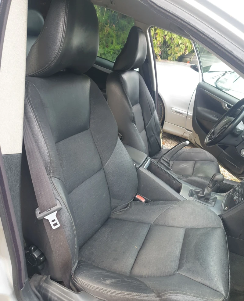 Volvo V70, снимка 16 - Автомобили и джипове - 52819815