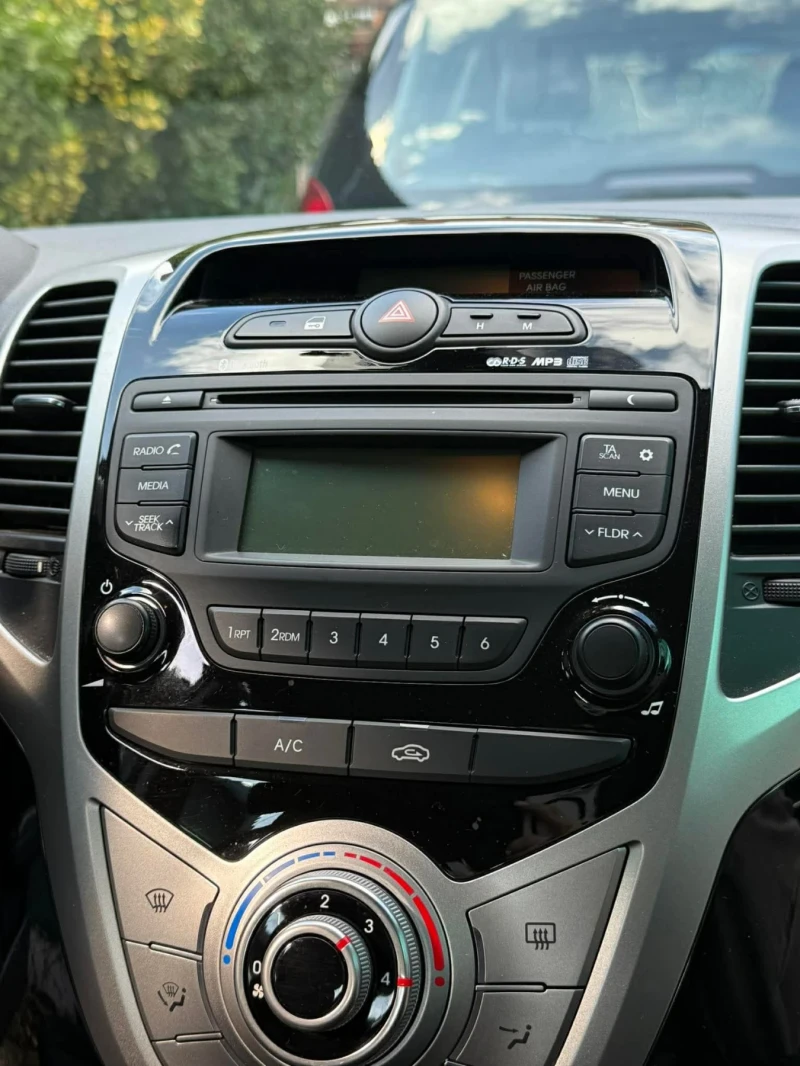 Hyundai Ix20, снимка 11 - Автомобили и джипове - 53430351