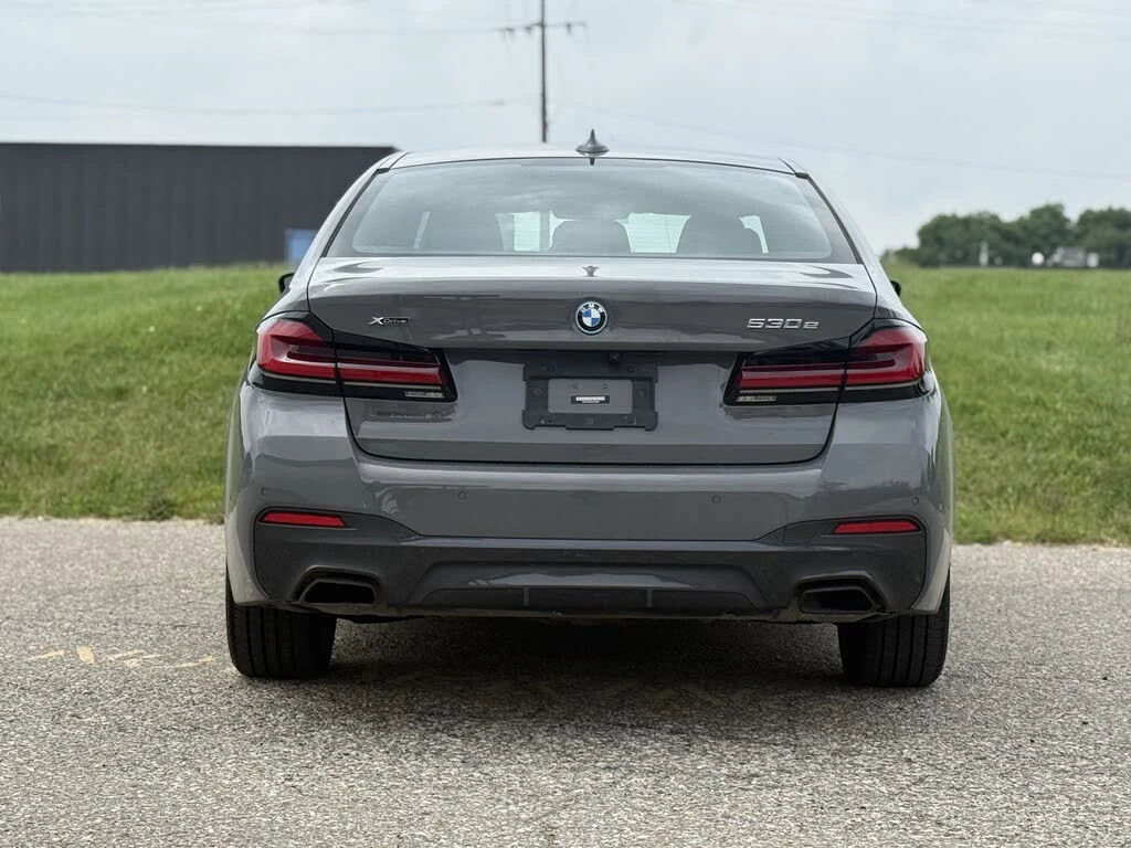 BMW 530E  * M-Package* * HeadUp* * AвтоКредит* (ЦЕНА ДО БГ) - изображение 4