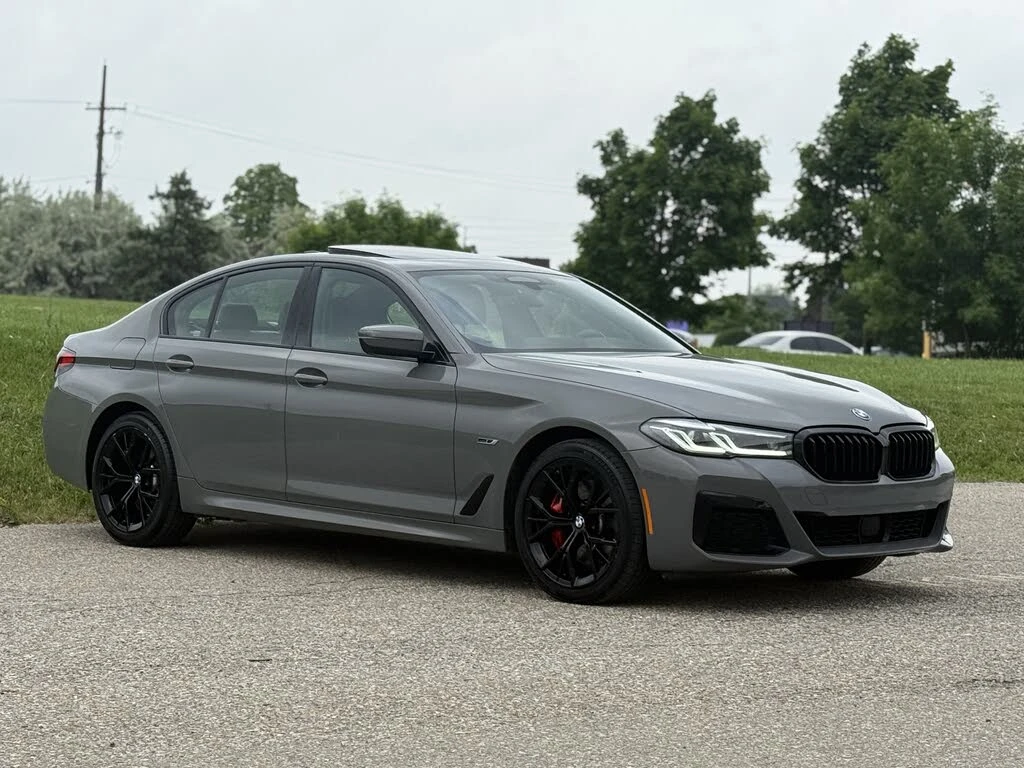 BMW 530E  * M-Package* * HeadUp* * AвтоКредит* (ЦЕНА ДО БГ) - изображение 3