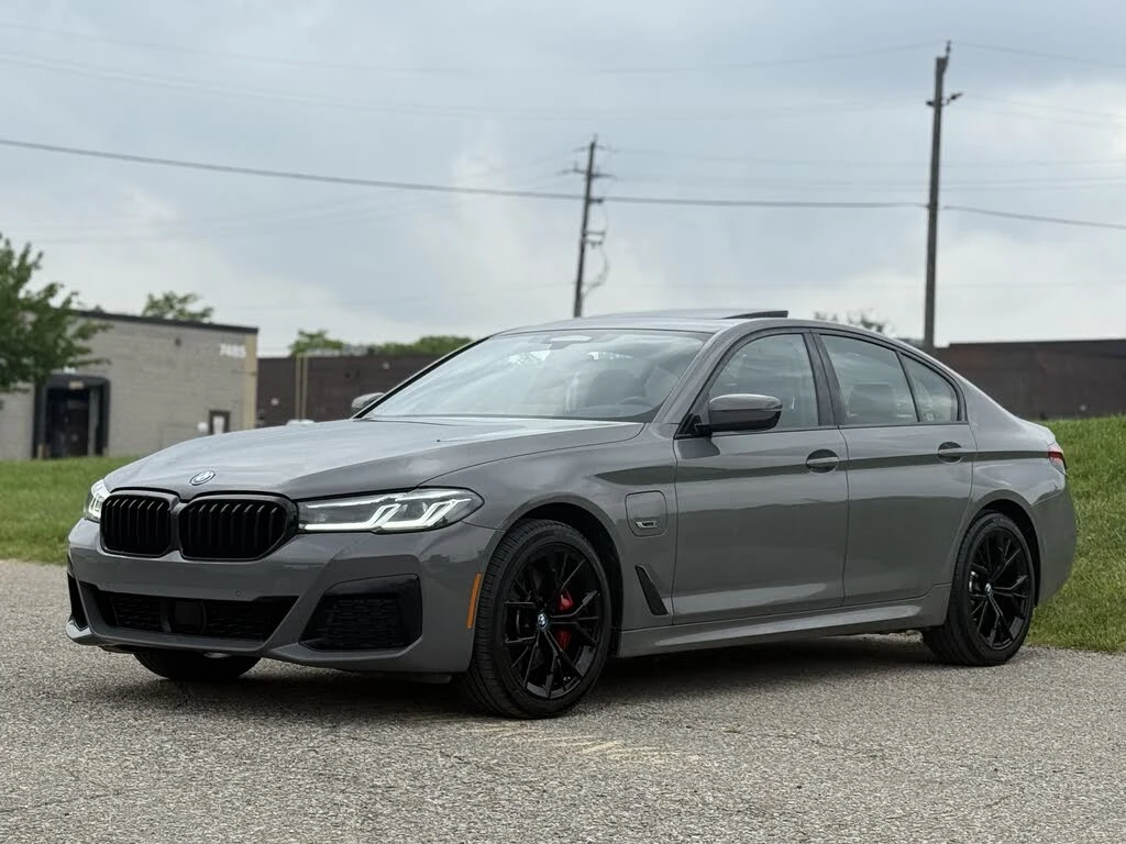 BMW 530E  * M-Package* * HeadUp* * AвтоКредит* (ЦЕНА ДО БГ) - изображение 2