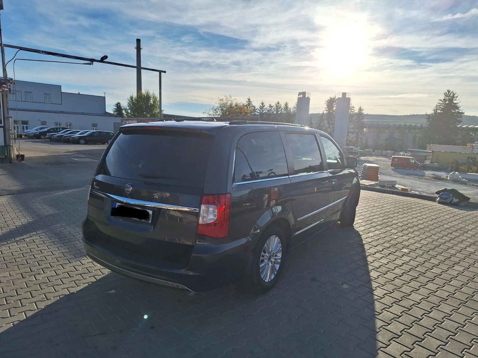 Lancia Voyager 2.8 kub. 174 k. - изображение 5