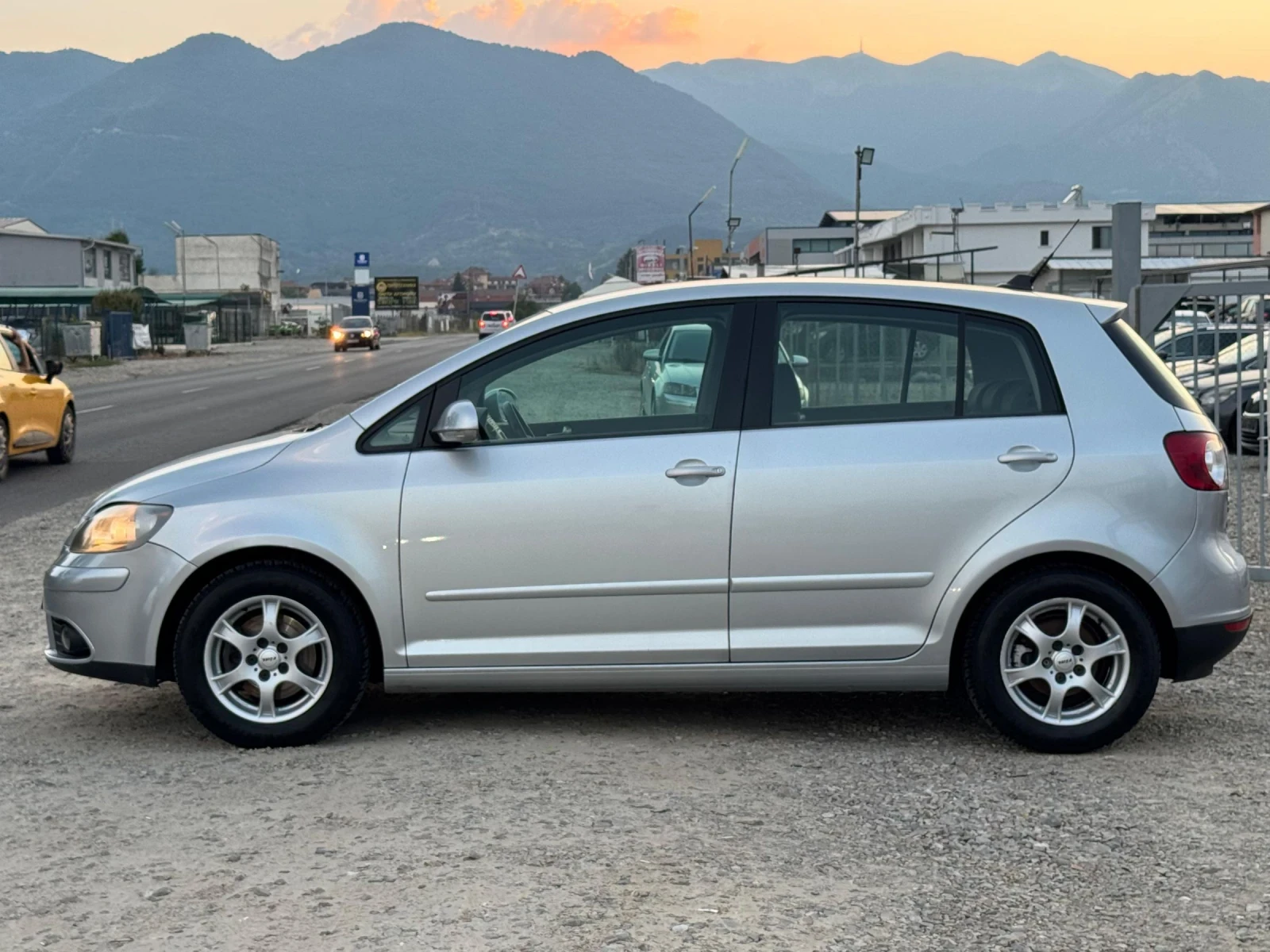 VW Golf Plus 1.9TDI 105HP НАВИ ЛИЗИНГ - изображение 2