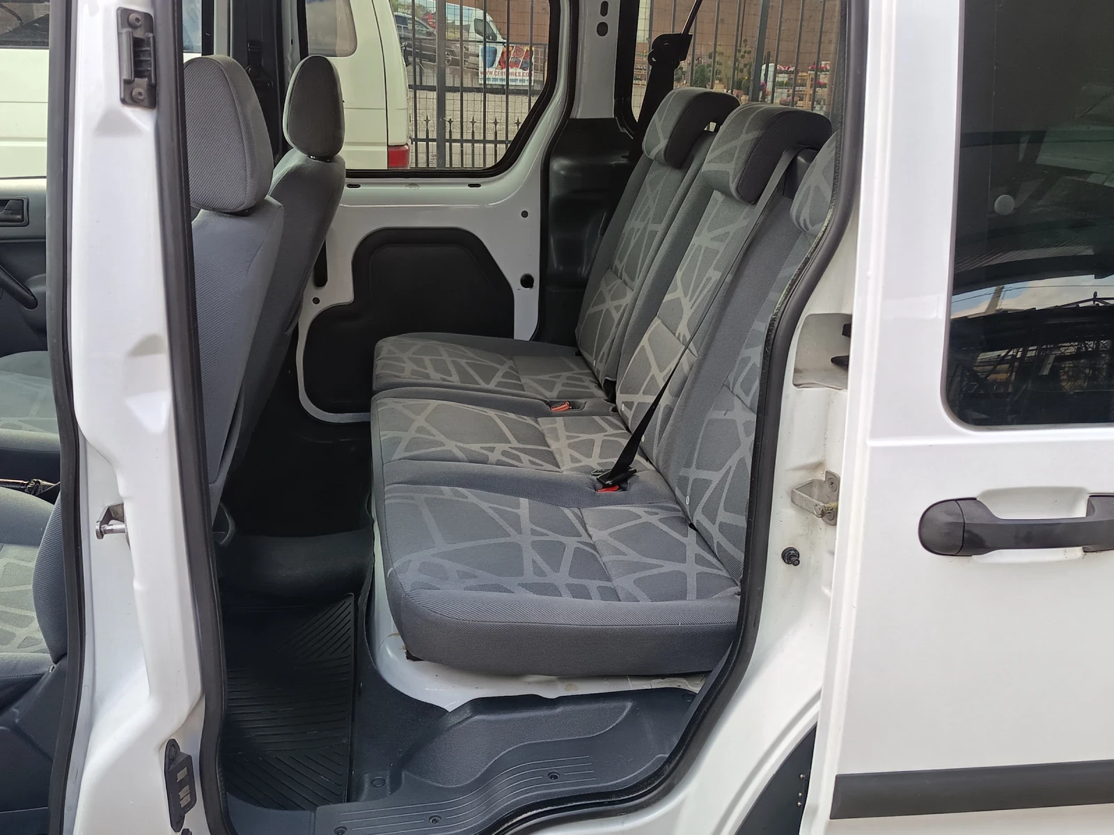 Ford Connect 1.8tdci, снимка 10 - Автомобили и джипове - 53726831