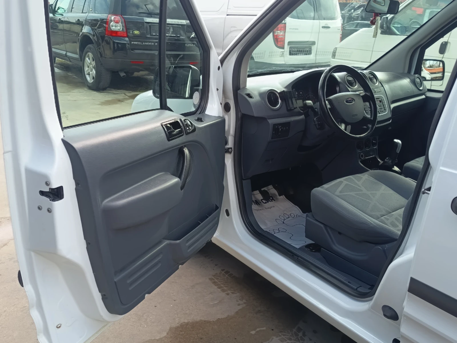 Ford Connect 1.8tdci, снимка 9 - Автомобили и джипове - 53726831