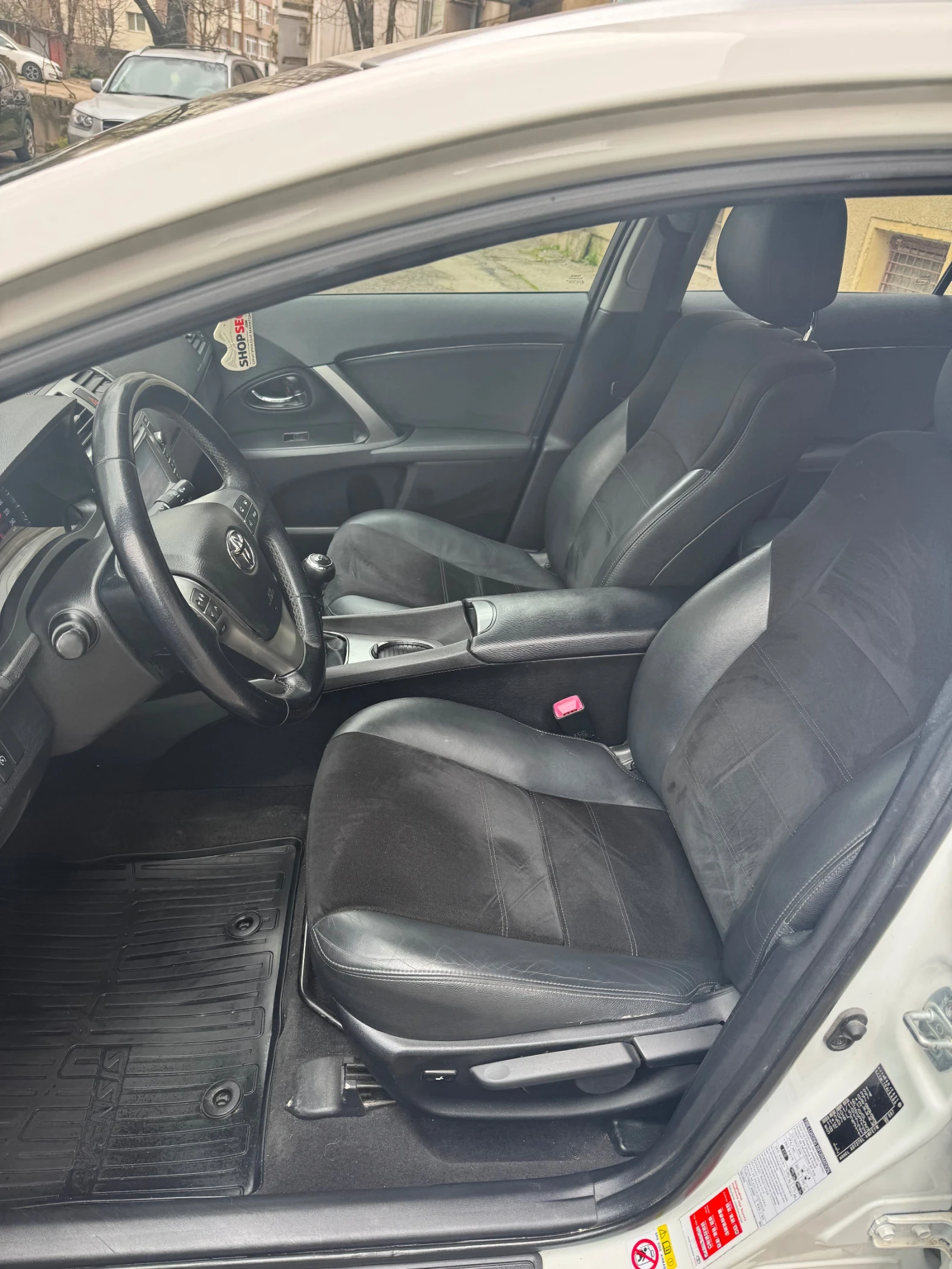 Toyota Avensis 2.0 124кс D-4D, снимка 8 - Автомобили и джипове - 53913688