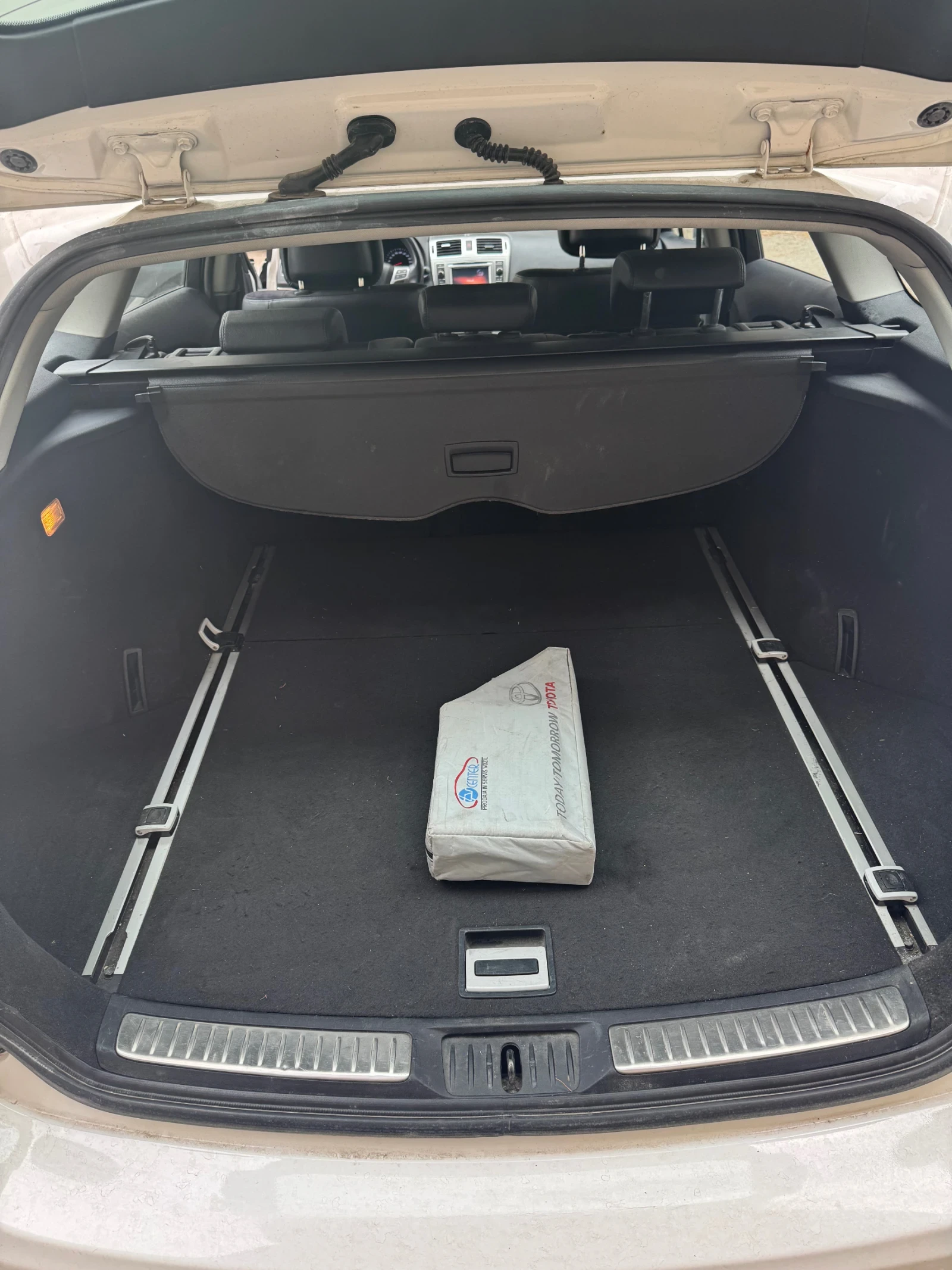 Toyota Avensis 2.0 124кс D-4D, снимка 12 - Автомобили и джипове - 53913688