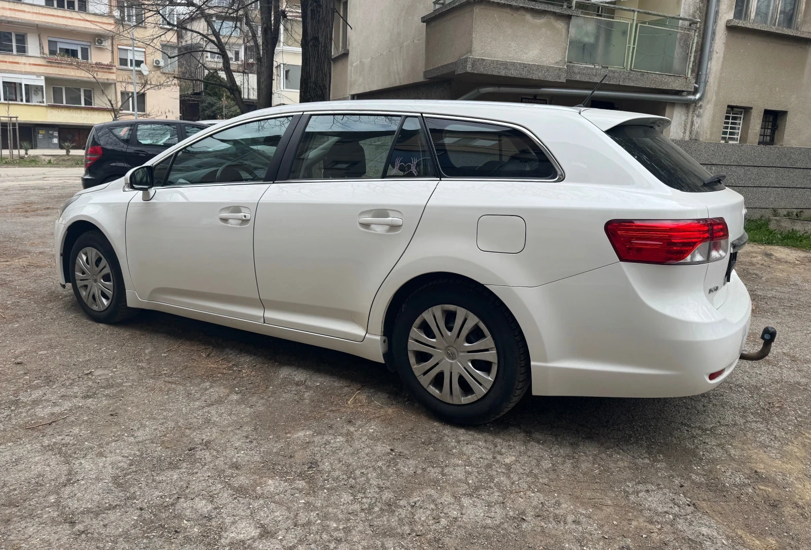 Toyota Avensis 2.0 124кс D-4D, снимка 3 - Автомобили и джипове - 53913688