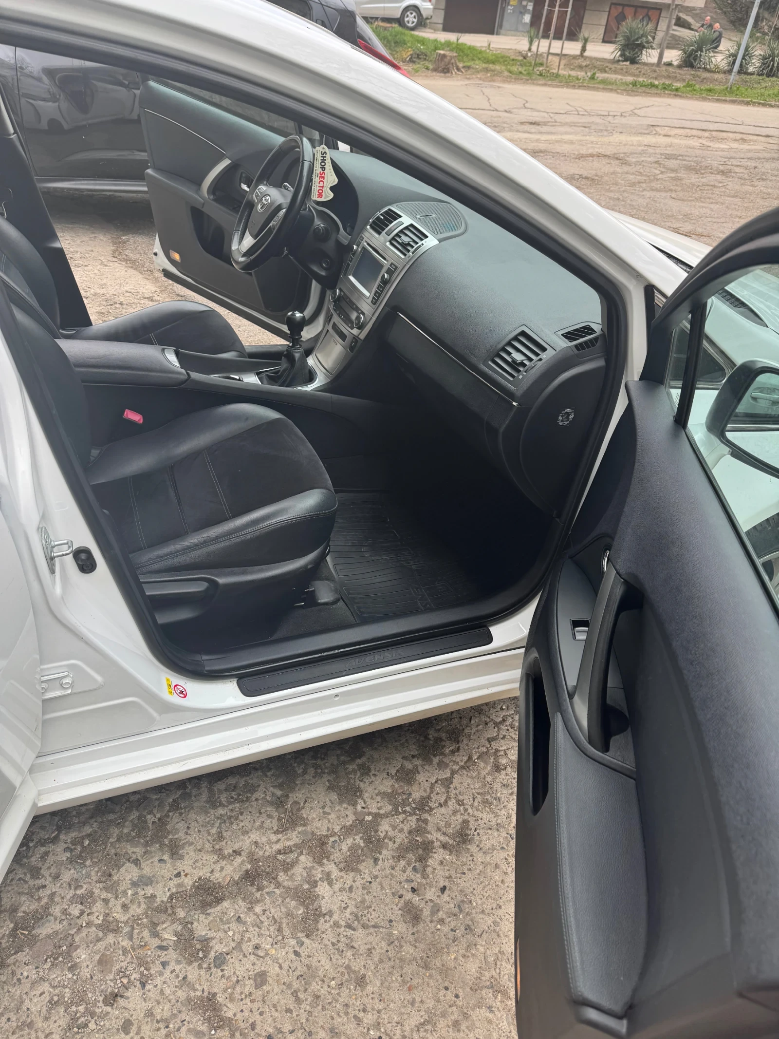 Toyota Avensis 2.0 124кс D-4D, снимка 9 - Автомобили и джипове - 53913688