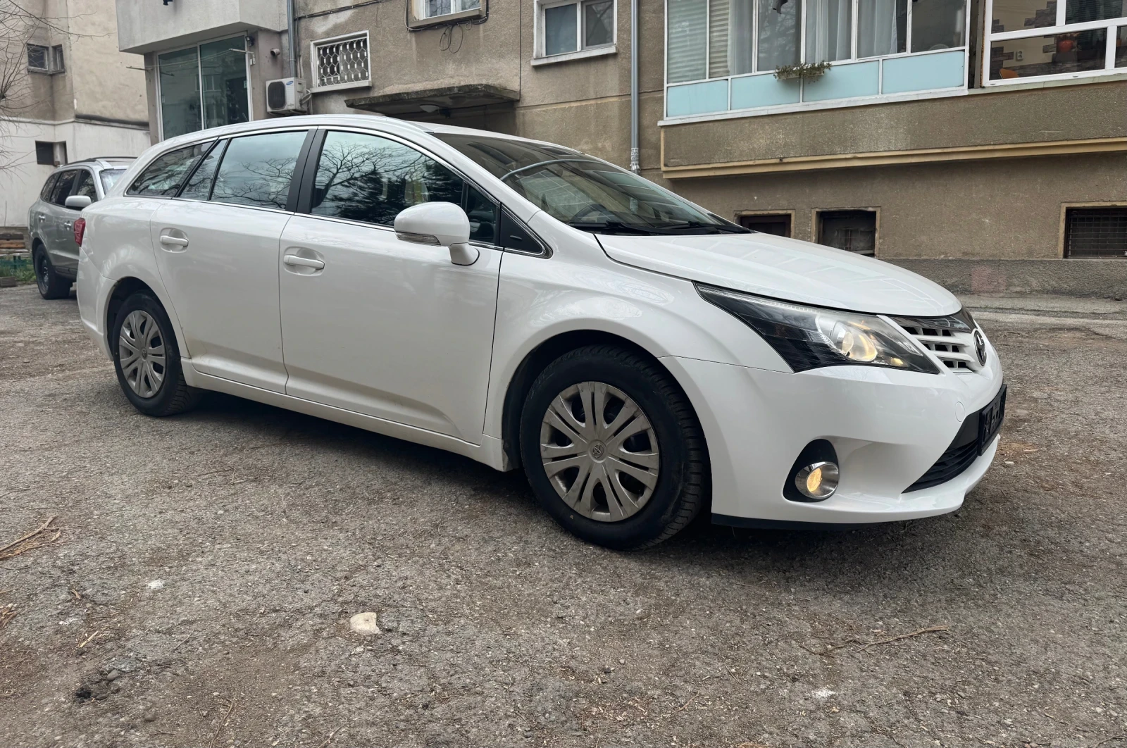 Toyota Avensis 2.0 124кс D-4D, снимка 6 - Автомобили и джипове - 53913688