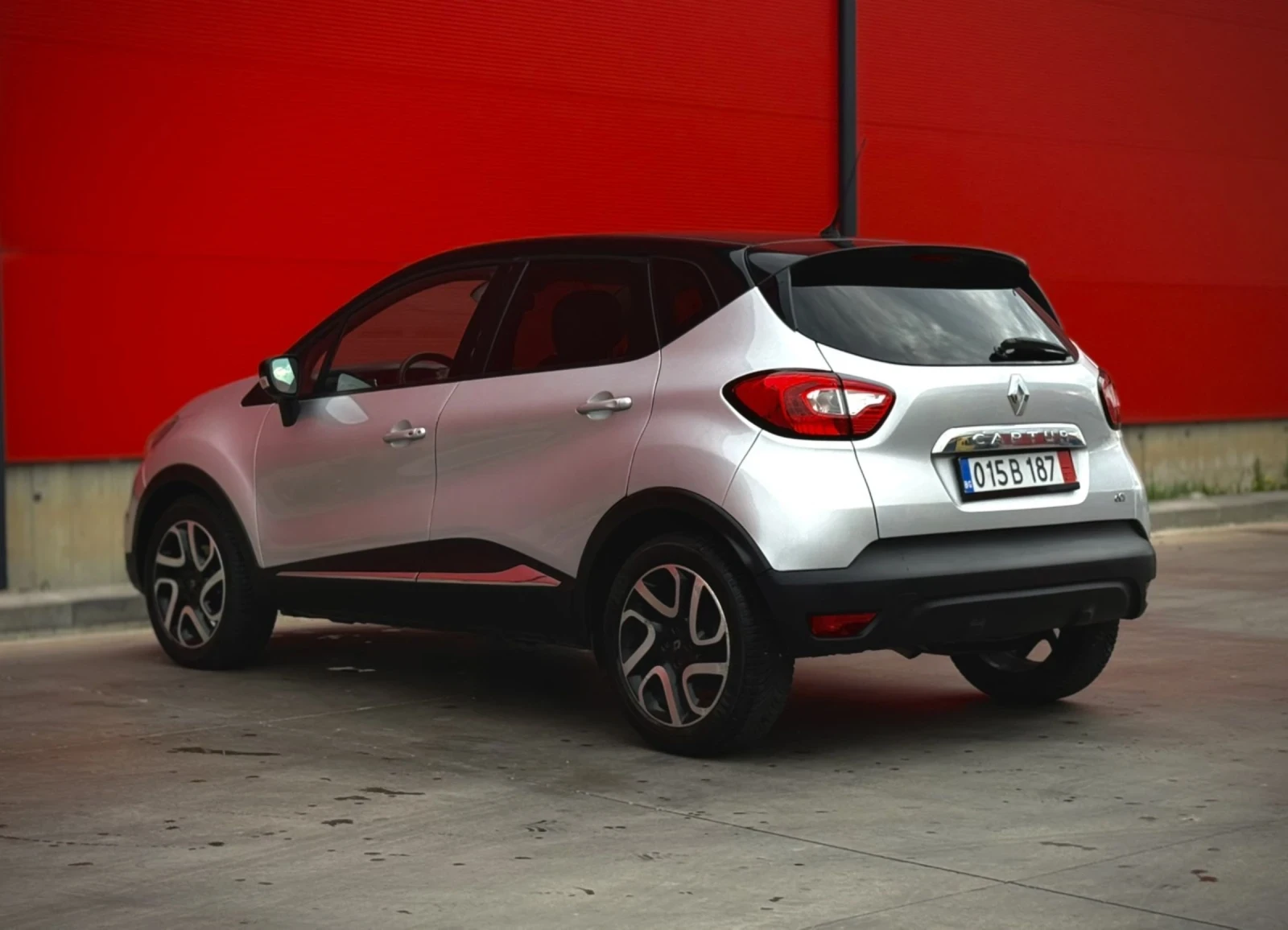 Renault Captur 1.5 DCI, снимка 6 - Автомобили и джипове - 54207952